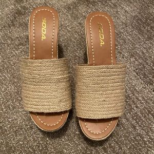 Soda Jute Wedge